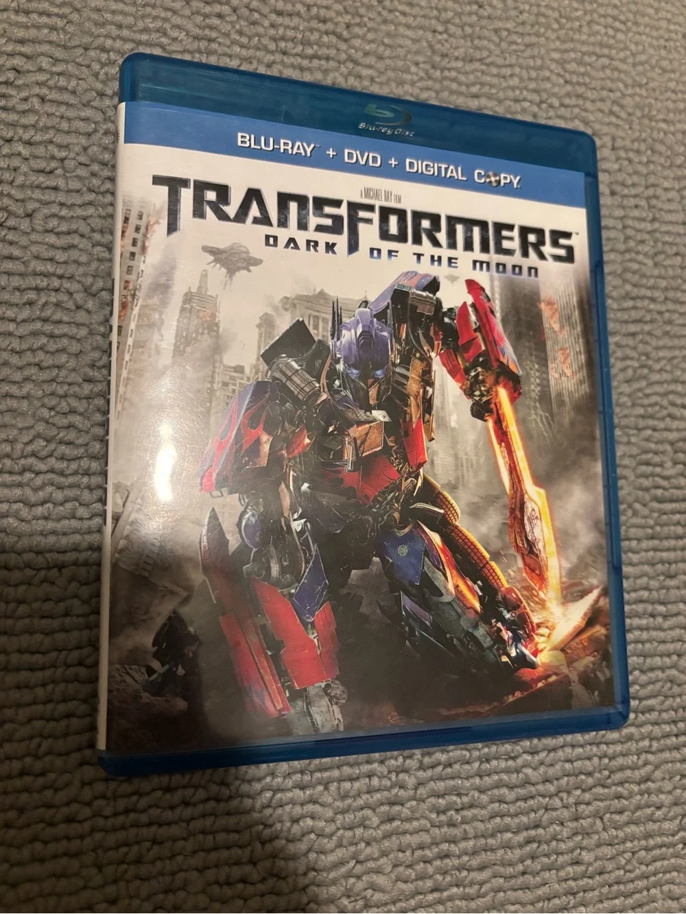 Transformers: Dark of the Moon (Blu-ray + DVD + Digital) - Paramount - Blue